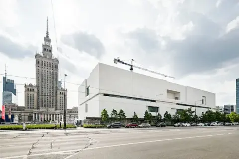 Muzeum sztuki nowoczesnej plac Defilad: odkryj jego wyjątkowe atrakcje