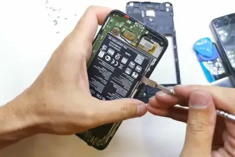 Wymiana baterii w LG Zero - uniknij problemów z akumulatorem