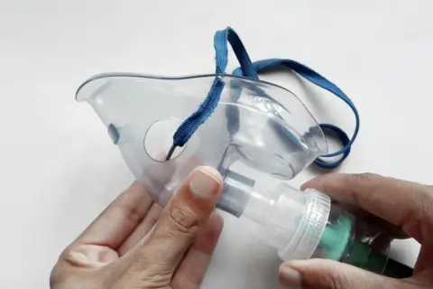 Jak się pisze inhalacja? Odkryj poprawną pisownię i znaczenie