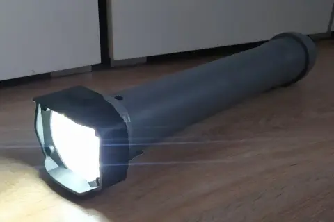 Jak stworzyć własną latarkę DIY: proste projekty krok po kroku