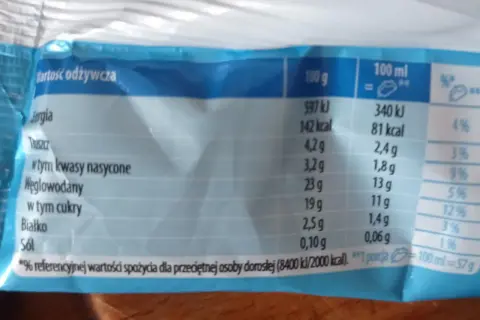 Tabela wartości odżywczych: 100 ml produktu zawiera 81 kcal. Porcja 57g ma 142 kcal.