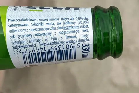 Piwo Lech bezalkoholowe o smaku limonki i mięty. Choć nie podano dokładnej liczby kalorii, jest to napój o niskiej zawartości cukru.