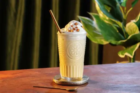 Najlepsze drinki z likierem słony karmel, które zachwycą Twoje podniebienie