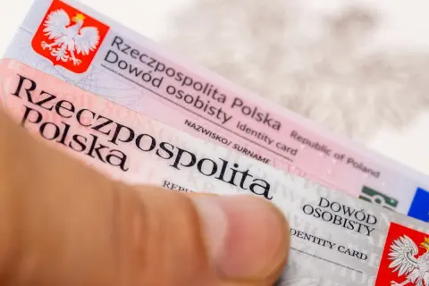 Skan dowodu osobistego Rzeczypospolitej Polskiej, z widocznym godłem i napisem "Dowód osobisty".