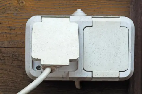 Jakie kary grożą za użyczenie prądu bez zgody dostawcy energii?