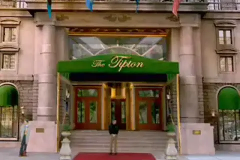 Czy hotel Tipton naprawdę istnieje? Fakty o fikcyjnym i realnym hotelu