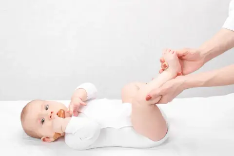 Kiedy z dzieckiem do fizjoterapeuty? Kluczowe sygnały i wiek wizyty