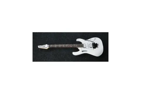 Biała gitara elektryczna Ibanez JEMJR-WH z czarnymi przetwornikami i ozdobnym gryfem. Idealna do rockowych riffów.