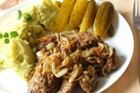 Jak zrobić idealną wątróbkę drobiową? Miękka i soczysta!