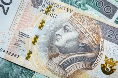 Czy emerytura jest płacona z góry? Sprawdź terminy wypłat w Polsce