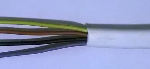 Brązowy kabel plus czy minus? Kluczowe informacje o instalacjach elektrycznych