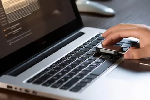 Jak przenieść prezentację z PowerPointa na pendrive bez problemów