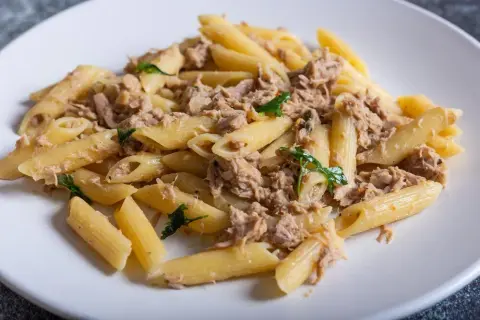 Szybkie i proste penne z tuńczykiem – idealny przepis na obiad