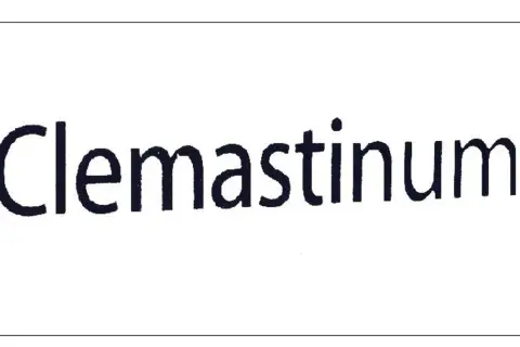 Napis "Clemastinum" czarnymi literami na białym tle.