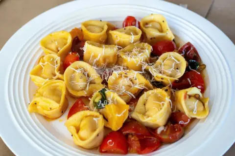 Jak ugotować tortellini? Sekrety idealnego smaku i tekstury