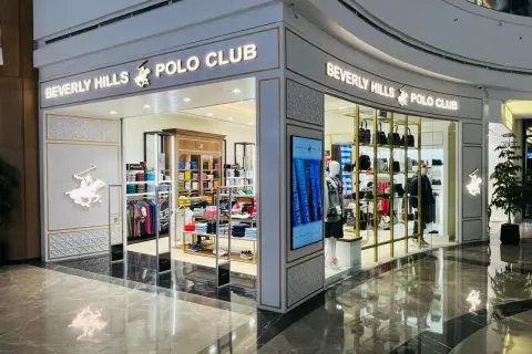 Sklep Beverly Hills Polo Club, znana marka odzieżowa, oferuje stylowe ubrania i akcesoria.
