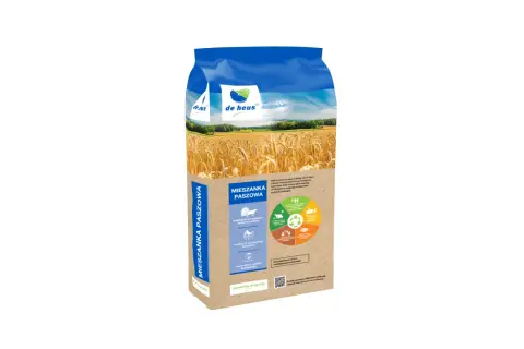 Torba z mieszanką paszową z wizerunkiem pola pszenicy i logo De Heus.
