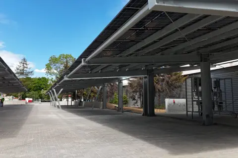 Carport: Zgłoszenie czy pozwolenie? Uniknij samowoli!