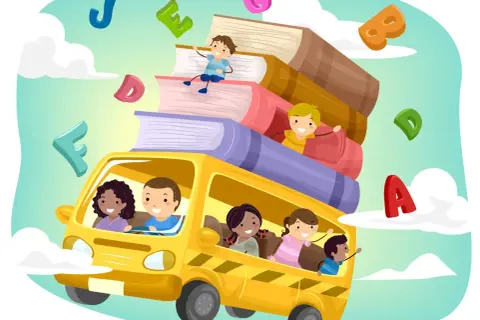 Niños felices en un autobús escolar lleno de libros, aprendiendo juegos del abecedario en inglés.