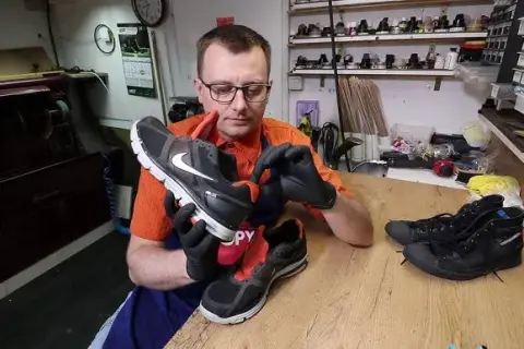 Skuteczne sposoby naprawy zapiętek w butach sportowych - poradnik domowy