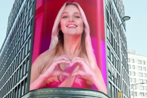 Kto śpiewa w reklamie Link4? Zaskakująca wersja I Love Rock 'n' Roll
