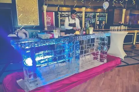 Barman na wesele: Ile kosztuje? Cennik, pakiety, jak nie przepłacić