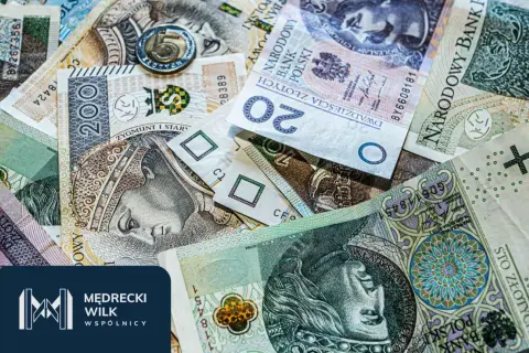 Zbiór polskich banknotów i monet. Jak sprawdzić OFE zmarłego? Pieniądze mogą być kluczem do odpowiedzi.