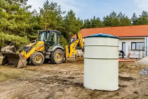 Koszt budowy przydomowej oczyszczalni ścieków: ile naprawdę zapłacisz?