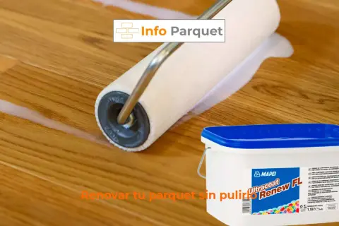 Rodillo aplicando producto para recuperar parquet blanquecino. Cubo de Mapei Ultracoat Renew FL.