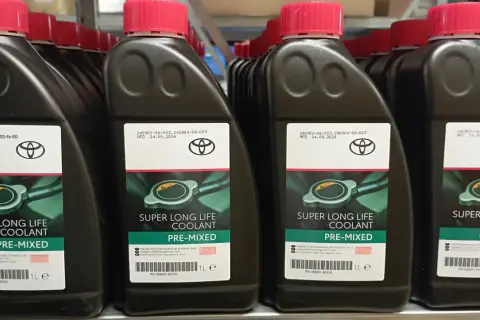 Płyn chłodniczy Toyota Yaris: Różowy SLLC to klucz do trwałości!
