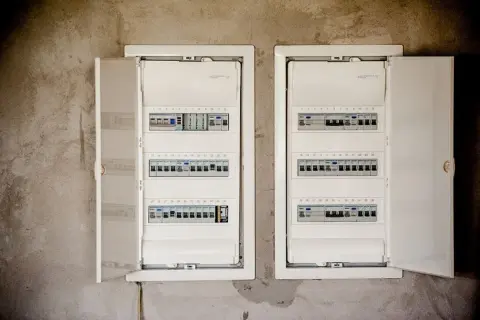 Rozdzielnica w Domu Jednorodzinnym: Jak Zaplanować Instalację?