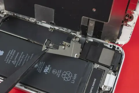 iPhone 8: Wymiana baterii w 2026? Odzyskaj pełną moc i szybkość