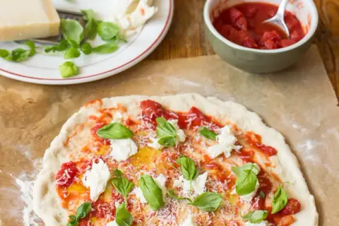 Jak zrobić ciasto na pizzę - najlepszy przepis krok po kroku bez błędów