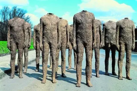 Abakanowicz rzeźby: Fascynujące dzieła, które zmieniają sztukę