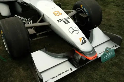 Technologia Formuły 1 na drogach: Jak F1 zmienia przemysł motoryzacyjn