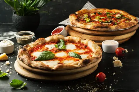 Ile piecze się pizzę, aby uniknąć niedopiekania i spalenia?