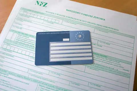 Wniosek o EKUZ i karta ubezpieczenia zdrowotnego. Planujesz podróż do Czech? Pamiętaj o ubezpieczeniu turystycznym.