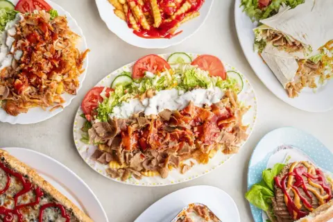 Kebab na talerzu: ile ma kalorii? Sprawdź fakty i mity