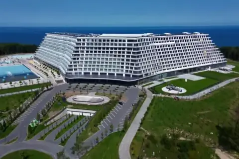 Gołębiewski Pobierowo: Otwarcie latem 2026? Wszystko o gigancie!