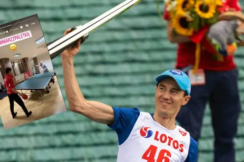 Kamil Stoch z paletką do tenisa stołowego, w tle zdjęcie z #gówniarzzpaletką.