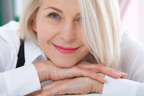 Ile trwa menopauza? Poznaj etapy i czas objawów (średnio 10 lat)