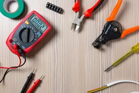 Kontrola instalacji elektrycznej w bloku - co musisz wiedzieć, aby uniknąć problemów