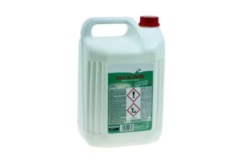 Bidon de 5L d'eau de Javel pour désinfecter et blanchir la salle de bain.