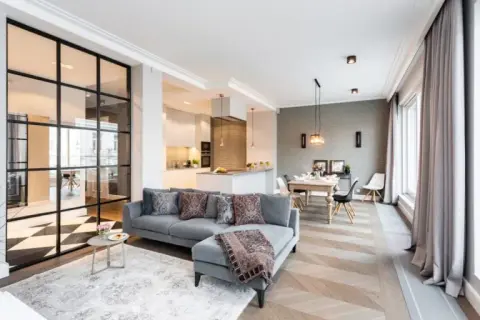 Apartament na wyłączność co to znaczy? Zrozumienie tej umowy w nieruchomościach