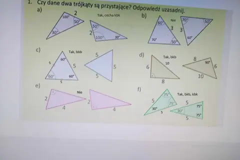 Różne pary trójkątów z podanymi bokami i kątami. Niektóre pary to **trójkąty przystające**, inne nie.