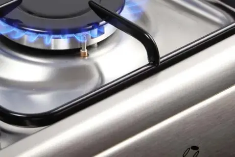Kuchnia z piekarnikiem gazowym czy elektrycznym - co wybrać, aby zaoszczędzić?