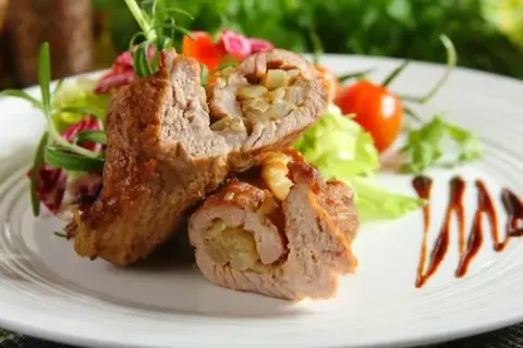 Jak przygotować duszoną wieprzowinę, która zachwyci smakiem i aromatem