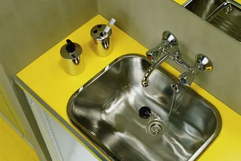 Jak wymienić kran? Poradnik DIY krok po kroku i oszczędź!