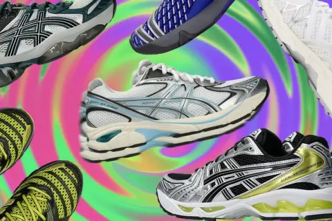 Scarpe sportive Asics in varie colorazioni e modelli, con un design dinamico su uno sfondo psichedelico. L'azienda Asics è nota per l'innovazione.