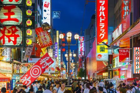 Ile trwa lot do Japonii z Warszawy? Odkryj czas podróży i triki